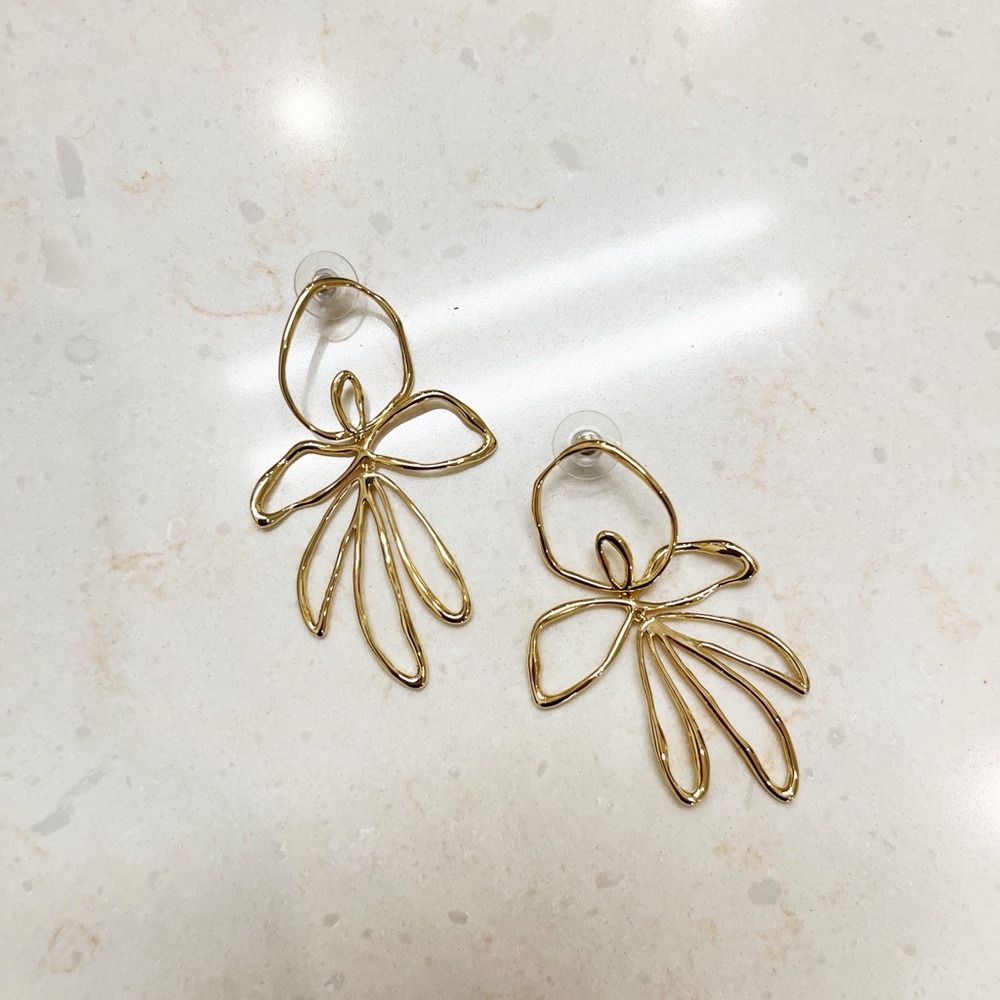 Mignonne Gavigan Gold Floral Wire Earrings